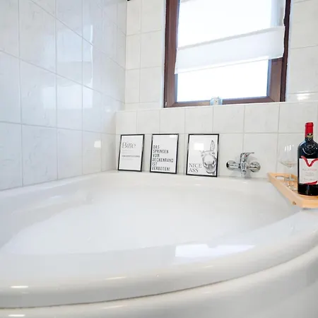 Zentrale Mit Whirpool Appartement *